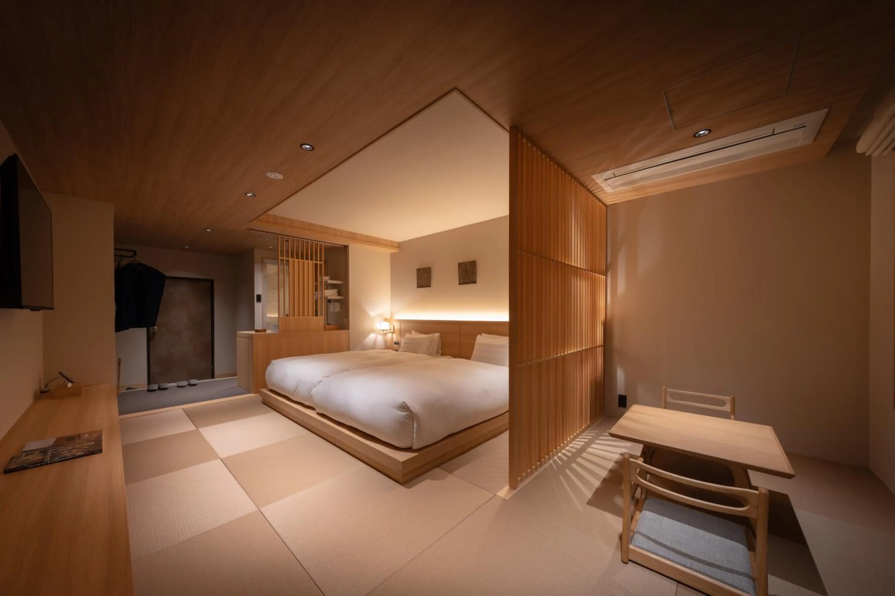 Photo of the whole room, Bed in Atarayo Nishiizu Onsen