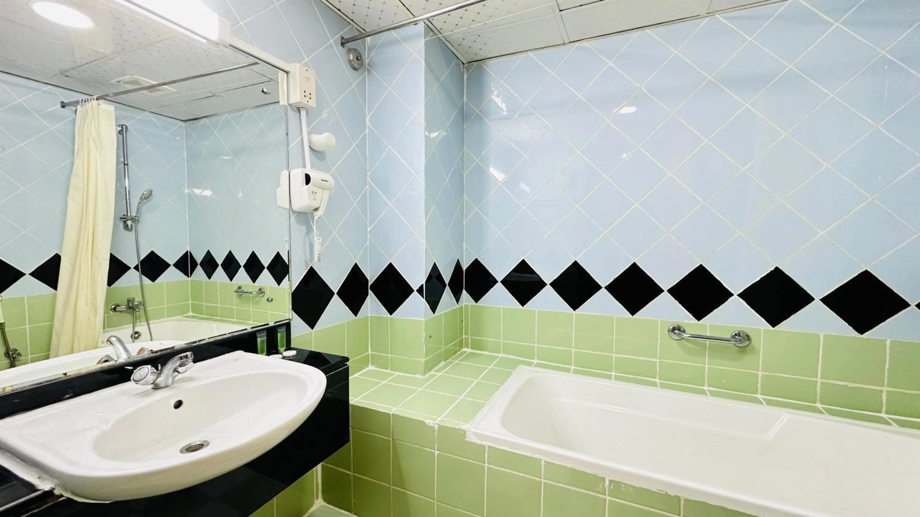 Bathroom in Collection O San Marino Hotel