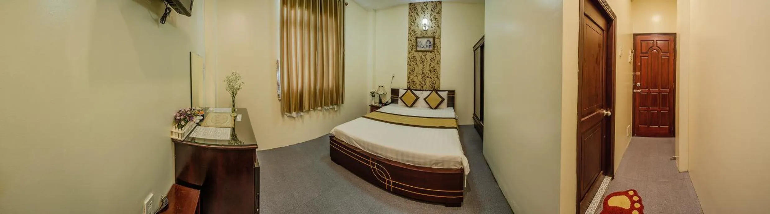 Photo of the whole room, Bed in Dong Bao Hotel