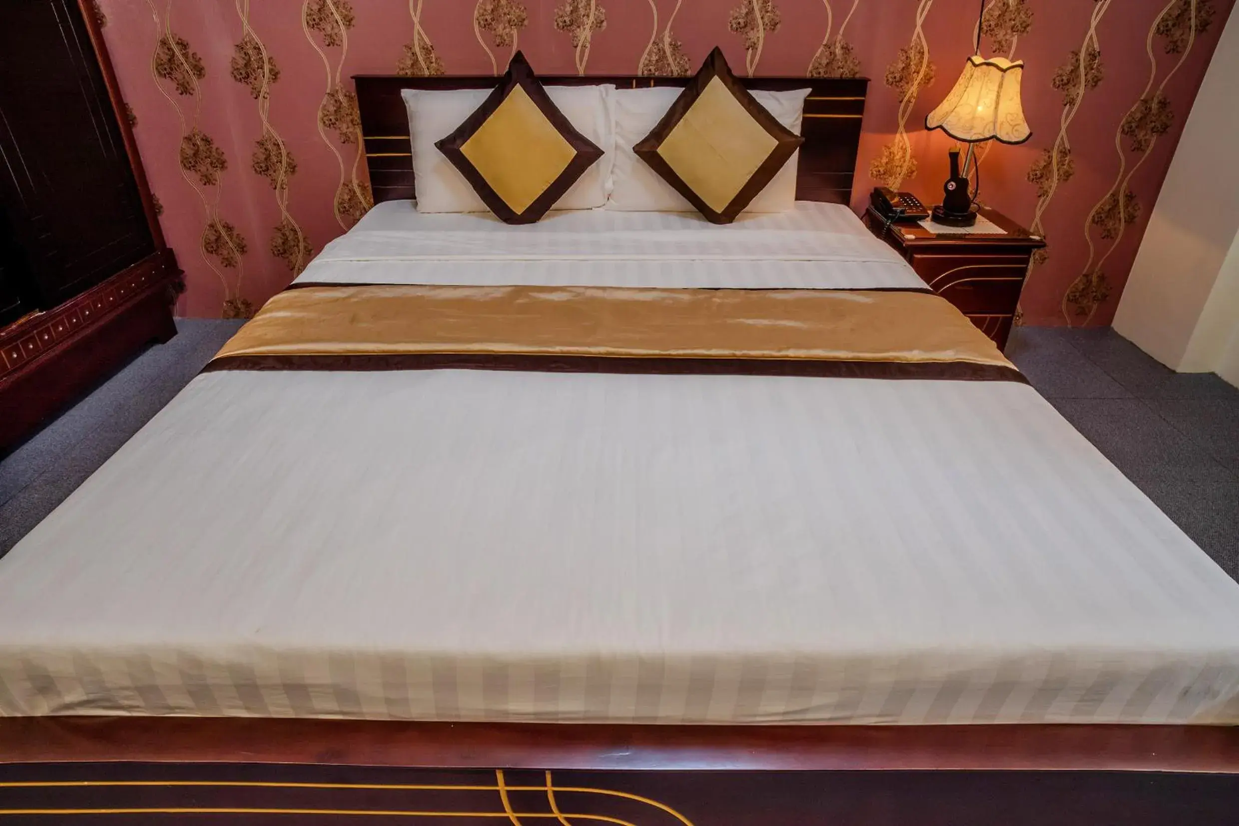 Bedroom, Bed in Dong Bao Hotel Bedroom, Bed in Dong Bao Hotel