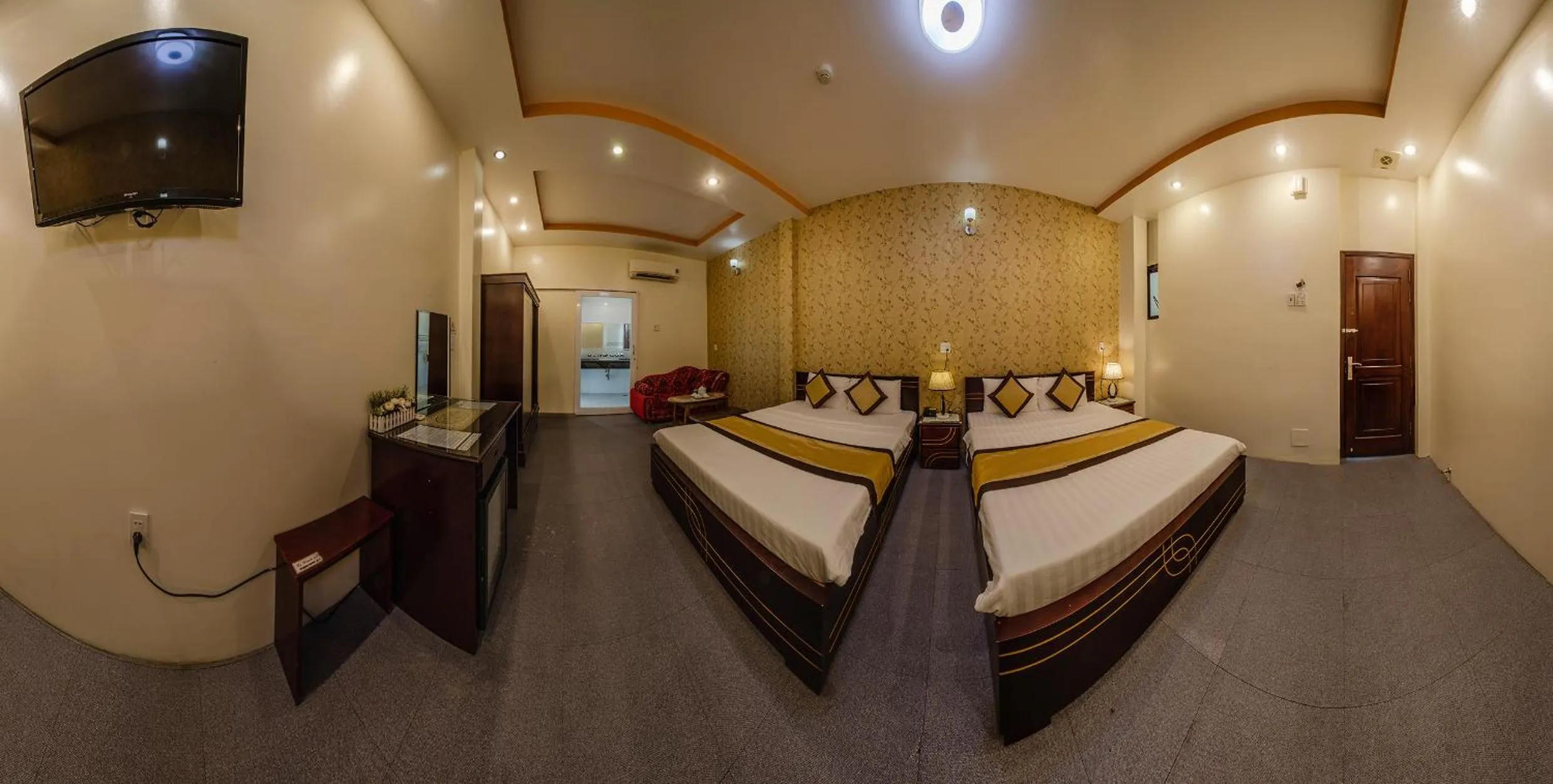 Photo of the whole room, Bed in Dong Bao Hotel