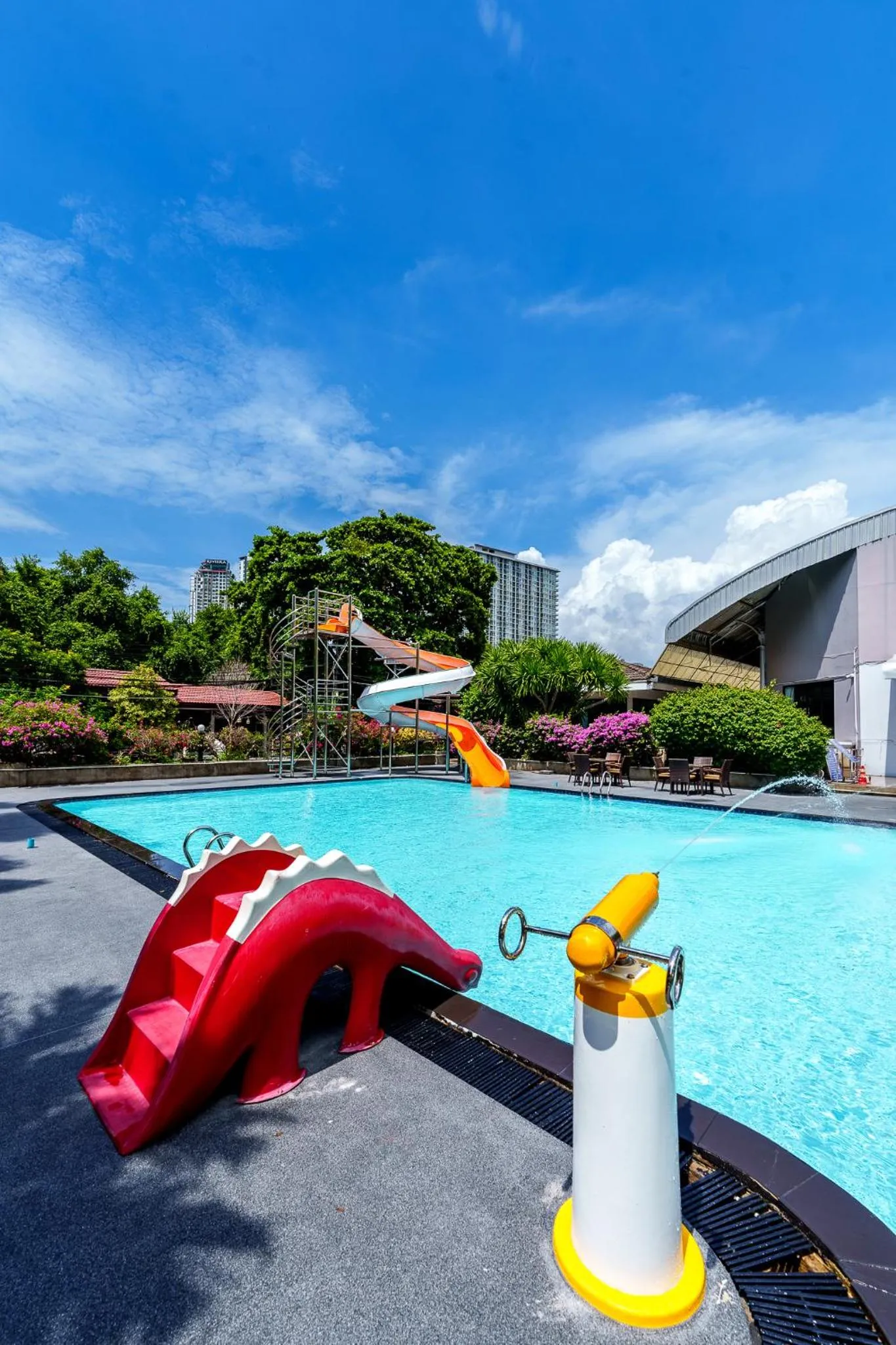 Swimming pool in Villa Navin Beach Residence