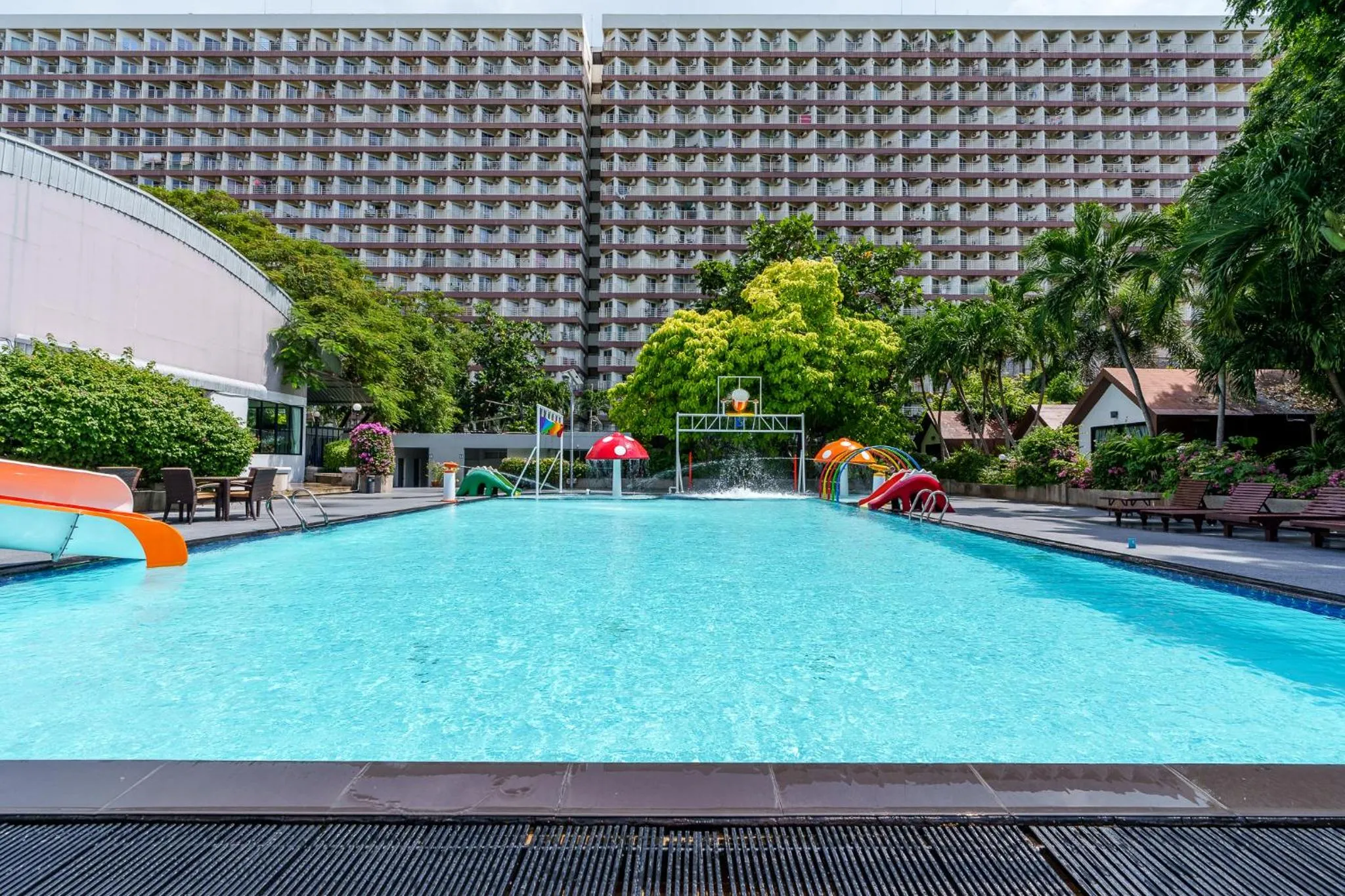 Swimming pool in Villa Navin Beach Residence