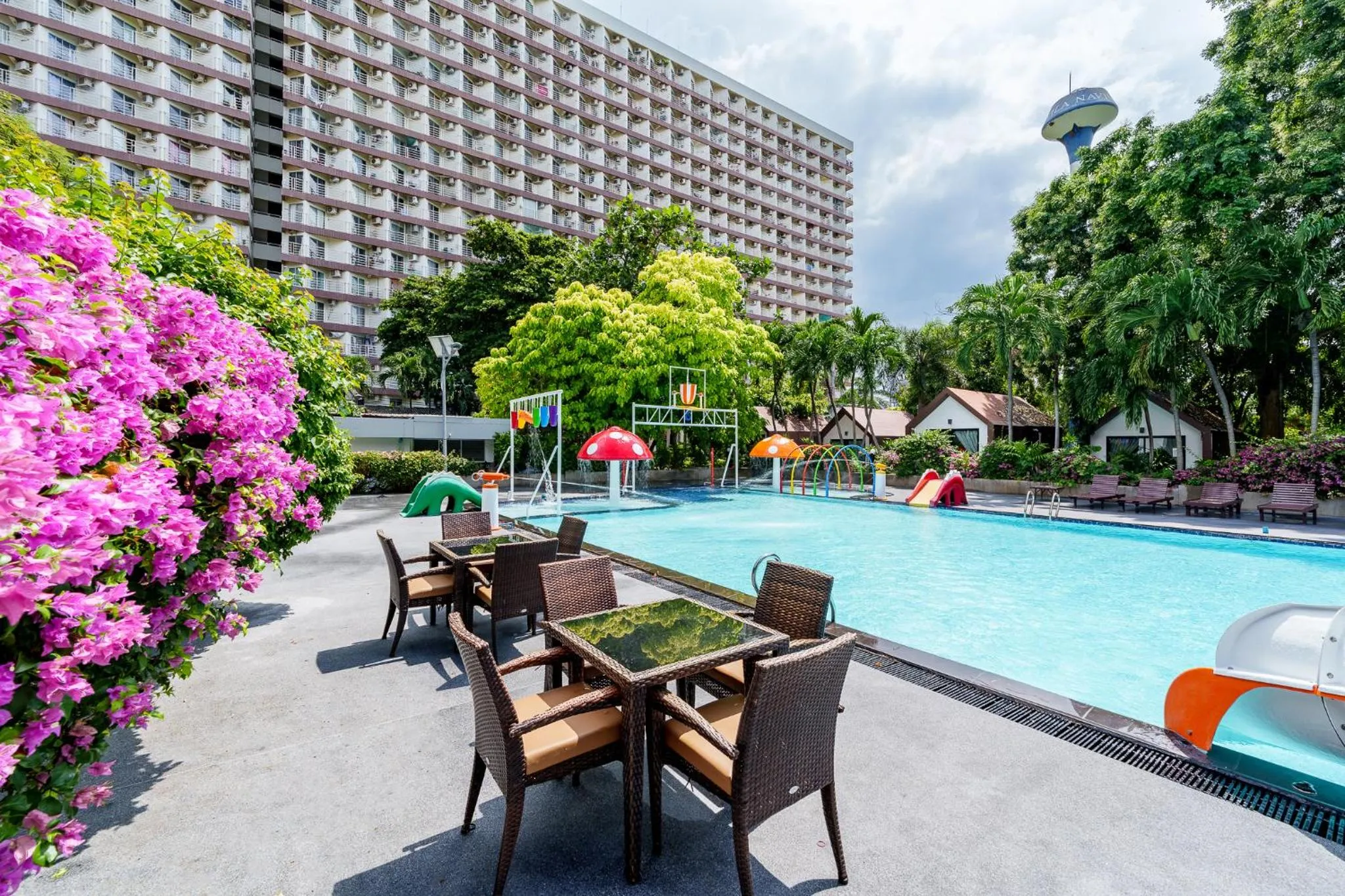 Swimming pool in Villa Navin Beach Residence