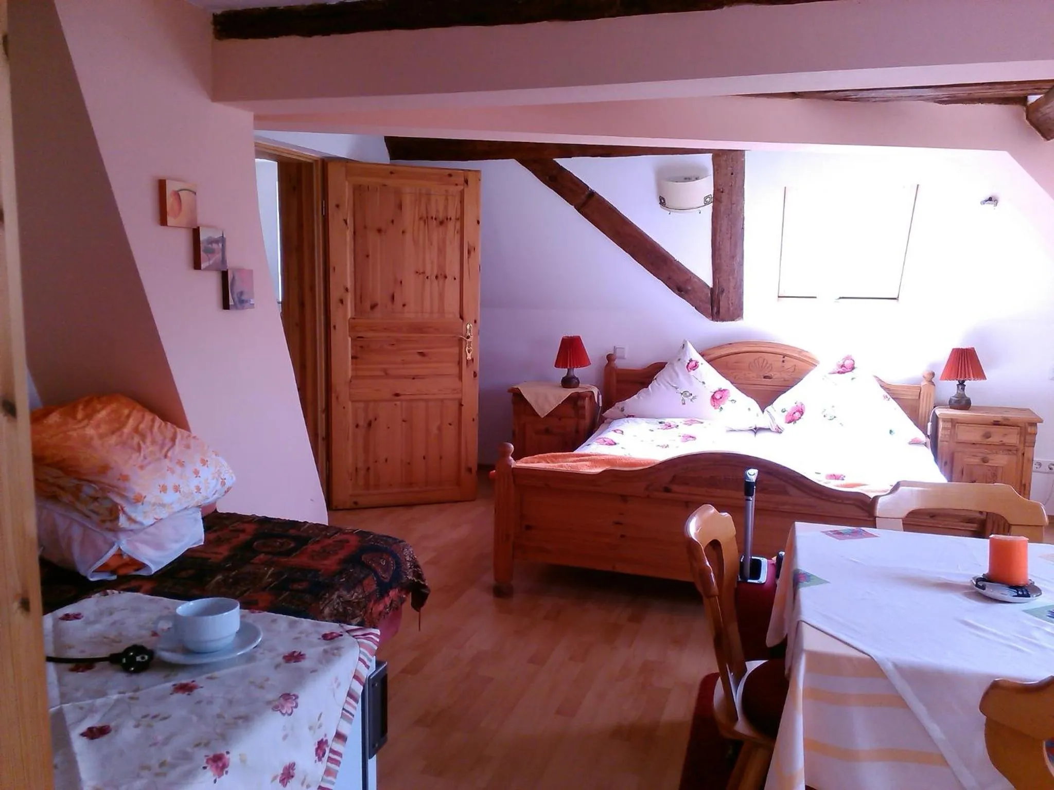 Day, Bed in Gasthaus Korfu