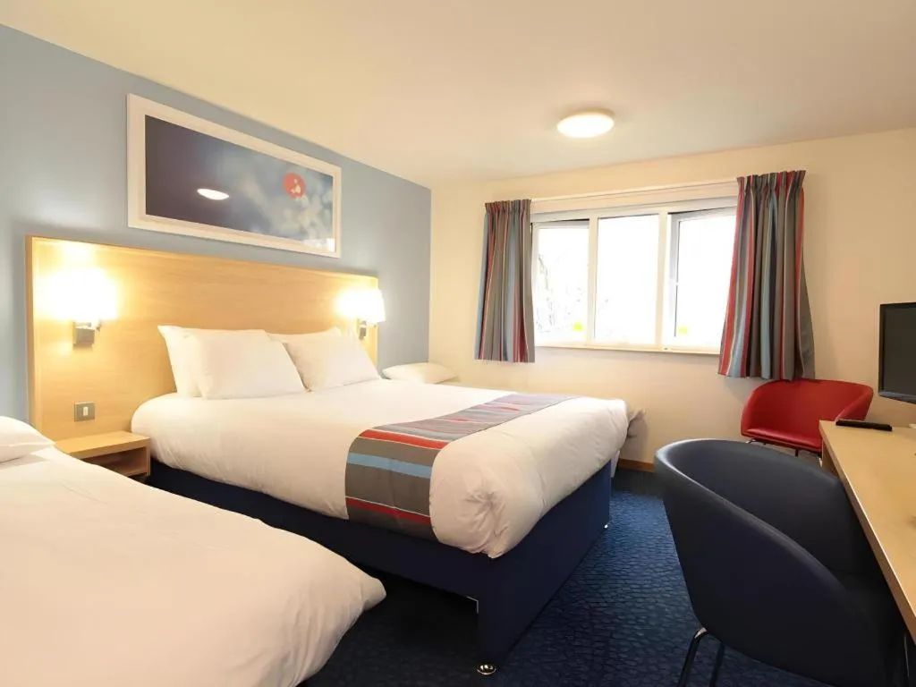 Bed in Travelodge Windsor Central