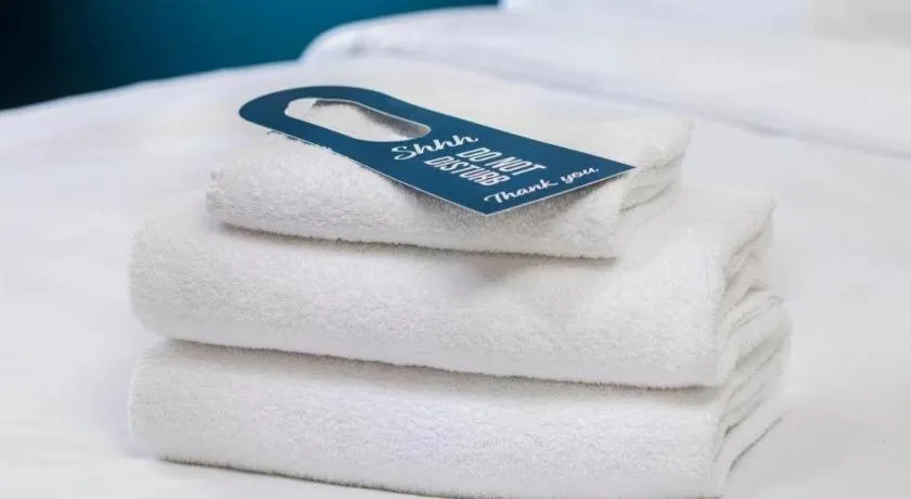 Bed in Travelodge Windsor Central