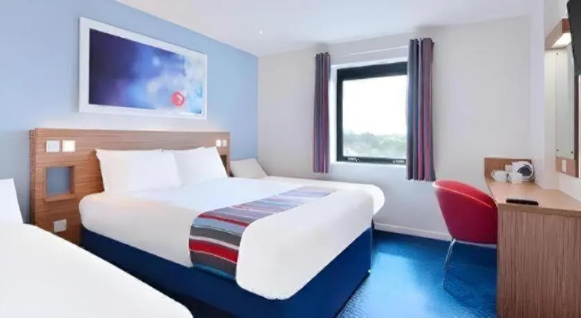 Bed in Travelodge Windsor Central
