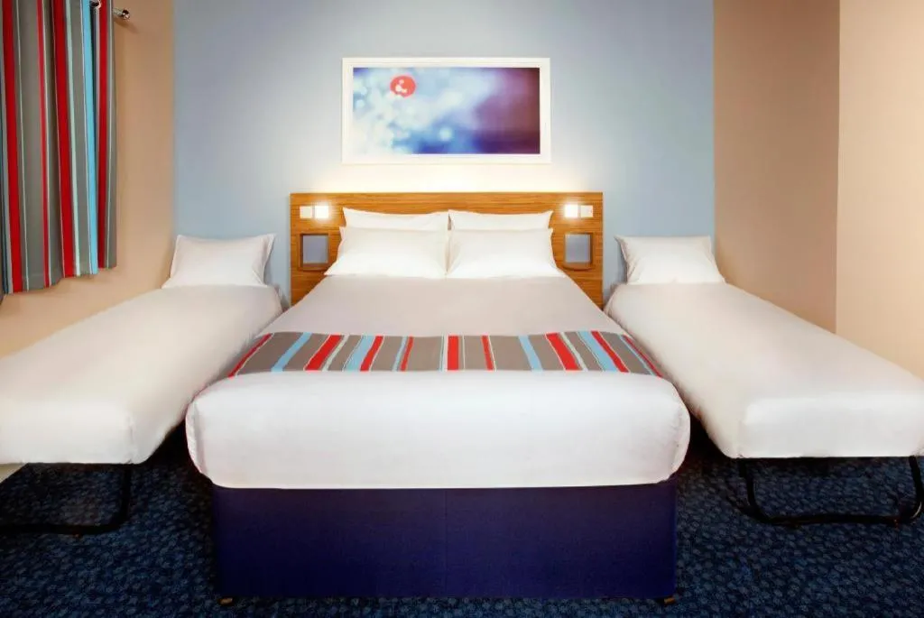 Bed in Travelodge Glasgow Airport