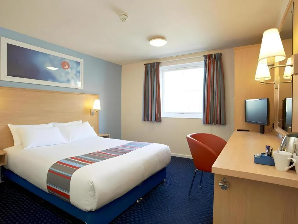 Bed in Travelodge Glasgow Airport