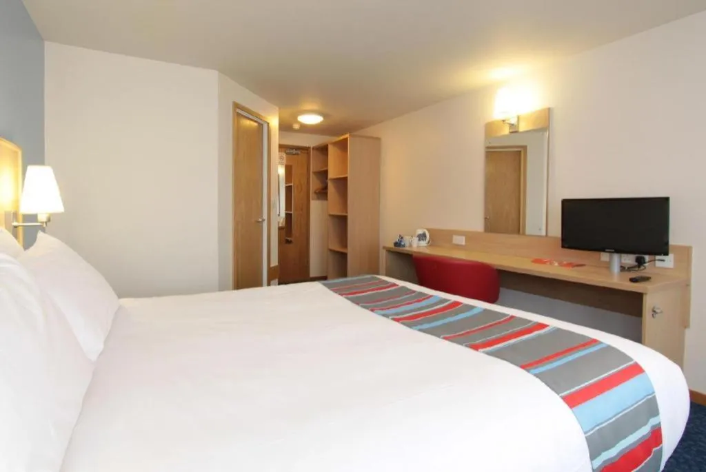 Bed in Travelodge Glasgow Airport