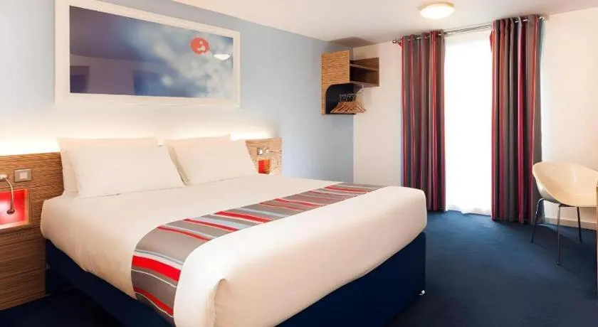 Bed in Travelodge London Raynes Park