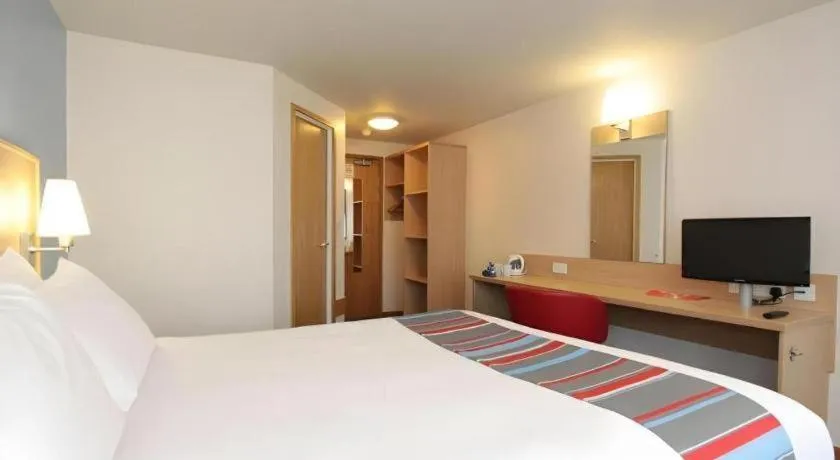 Bed in Travelodge York Central