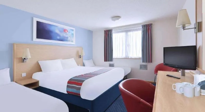 Bed in Travelodge Aberdeen Central