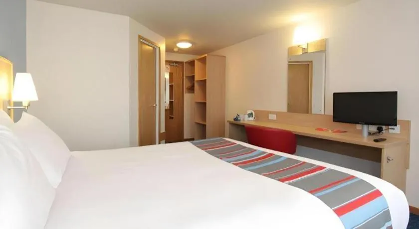 Bed in Travelodge Aberdeen Central