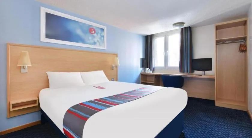 Bed in Travelodge Aberdeen Central