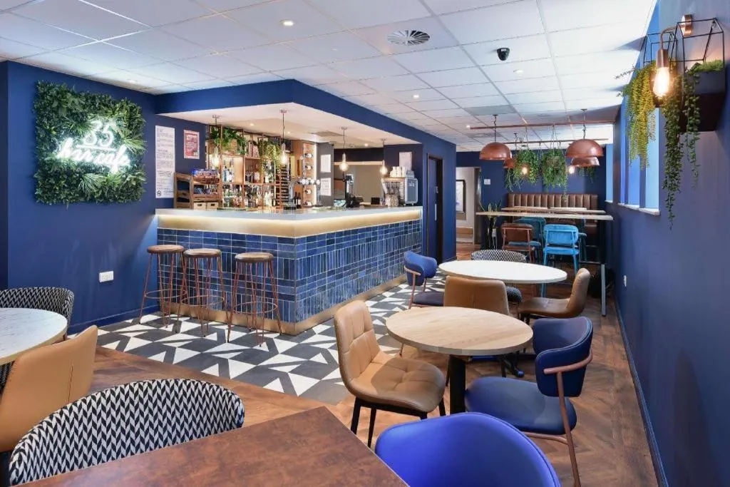 Travelodge Cardiff Central Queen Street