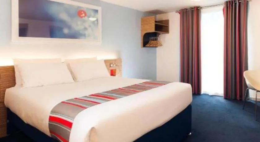 Bed in Travelodge Dundee Strathmore Avenue