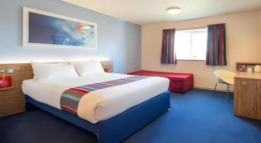 Bed in Travelodge Bicester Cherwell Valley M40