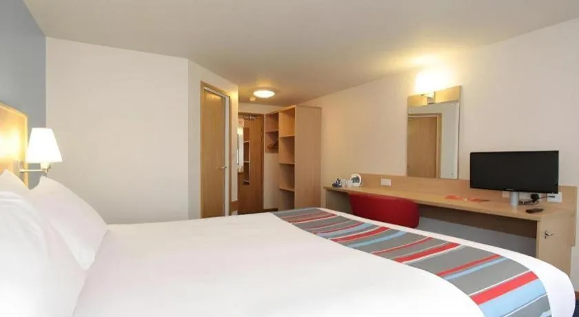 Bed in Travelodge Bicester Cherwell Valley M40