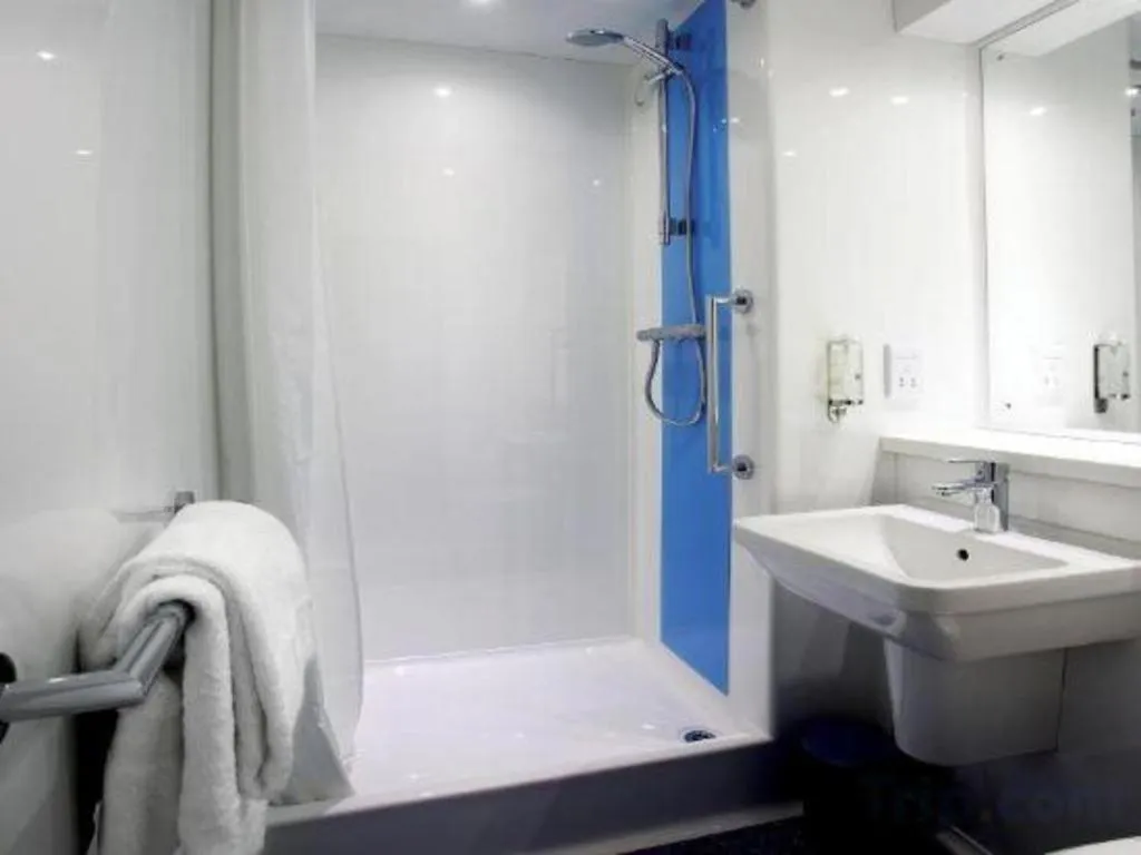 Travelodge Birmingham Central Broadway Plaza