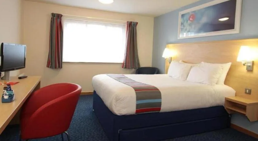 Bed in Travelodge Birmingham Central Broadway Plaza