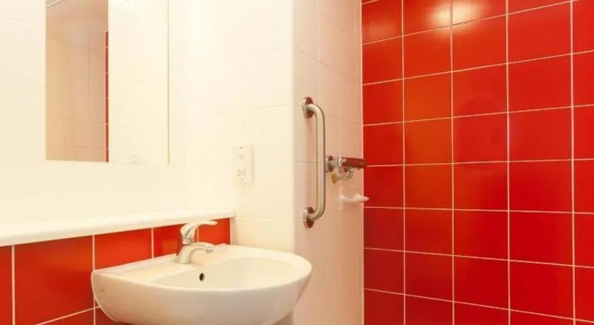 Travelodge Farnborough Central