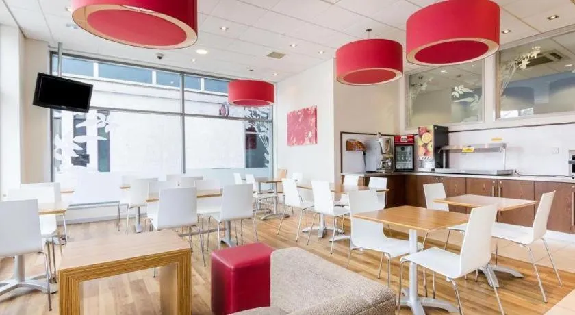 Travelodge Farnborough Central