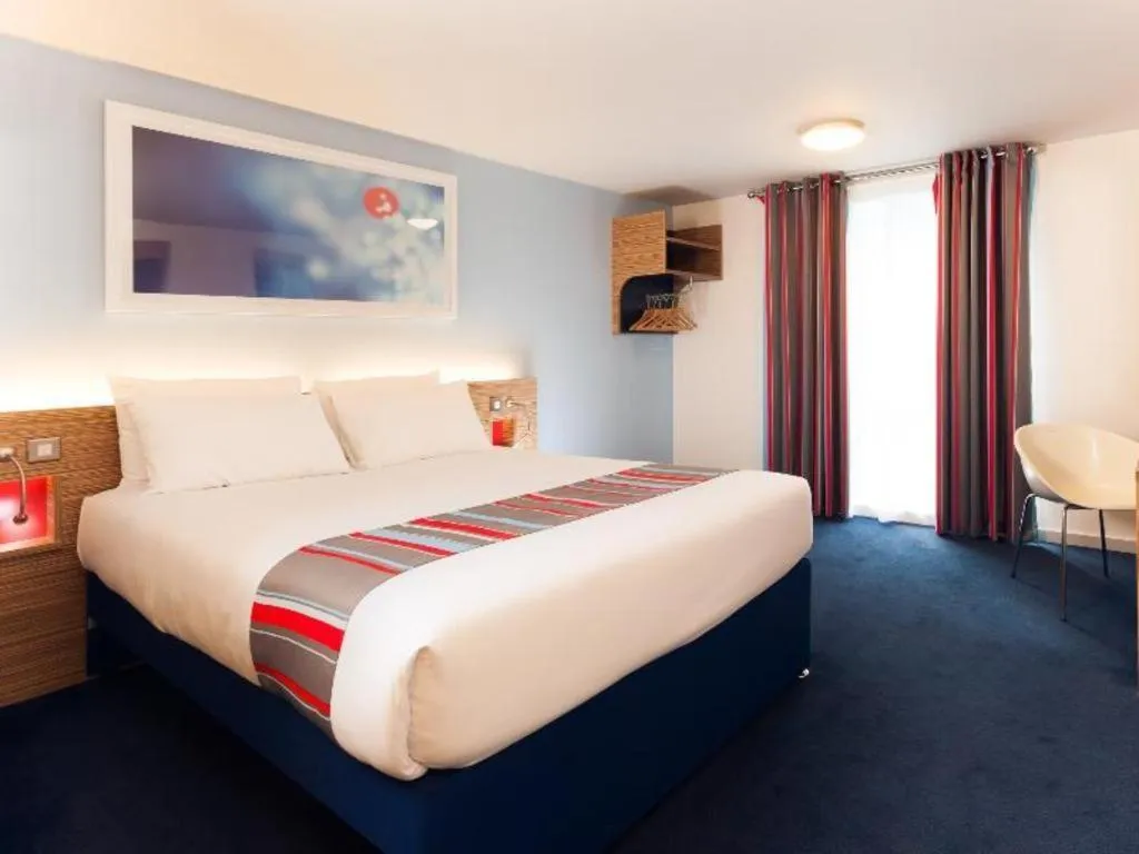 Bed in Travelodge London Kingston Upon Thames