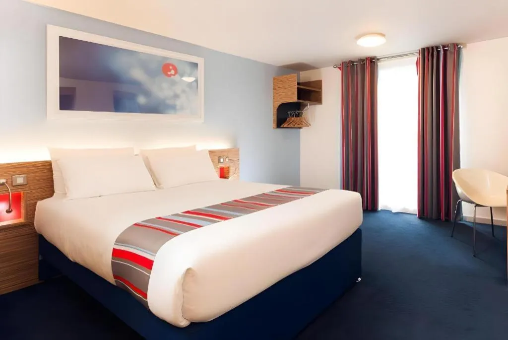 Bed in Travelodge Birmingham Fort Dunlop