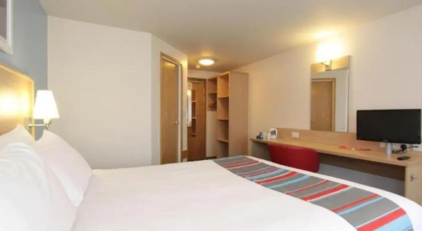 Bed in Travelodge Caterham Whyteleafe