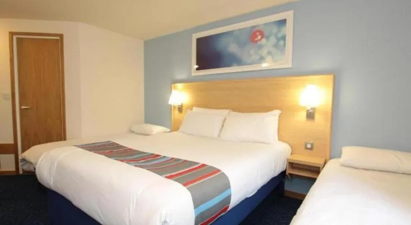 Bed in Travelodge Caterham Whyteleafe