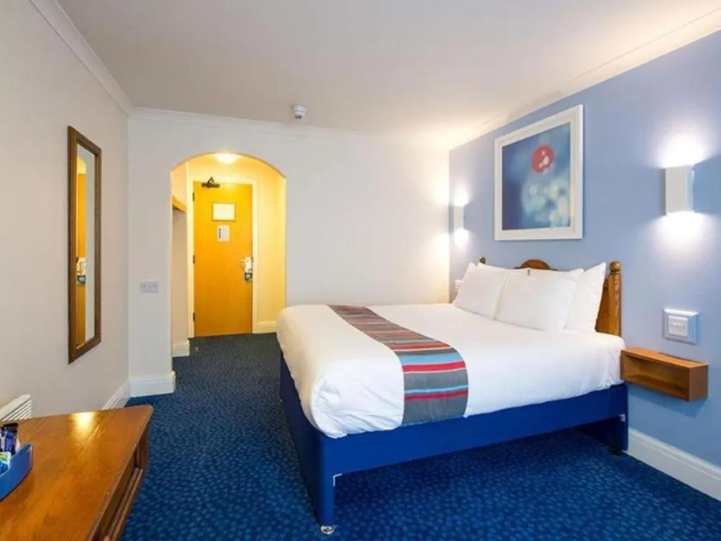 Bed in Travelodge Perth A9