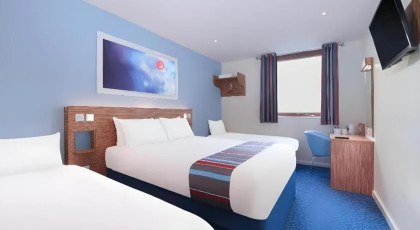 Bed in Travelodge Birmingham Maypole