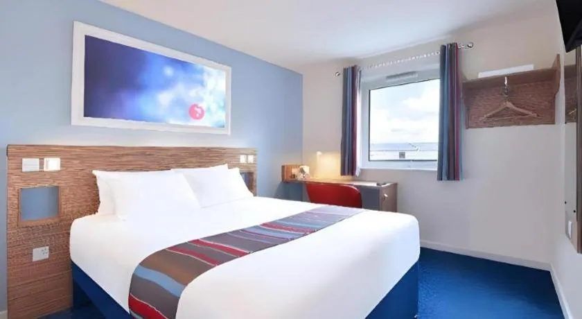 Bed in Travelodge Birmingham Maypole