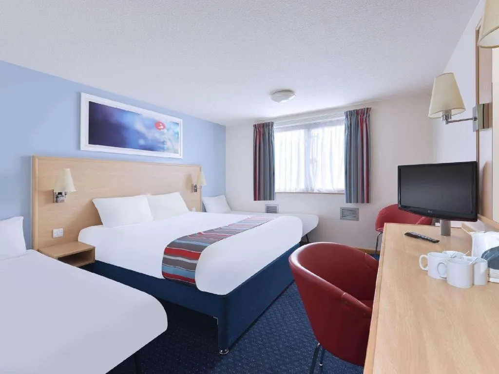 Bed in Travelodge Birmingham Maypole