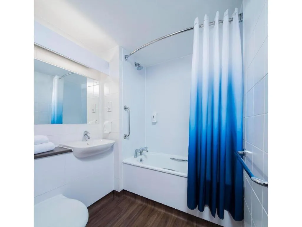 Travelodge Cardiff M4