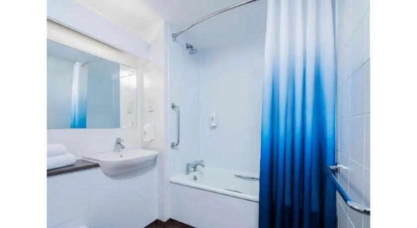 Travelodge Cardiff M4