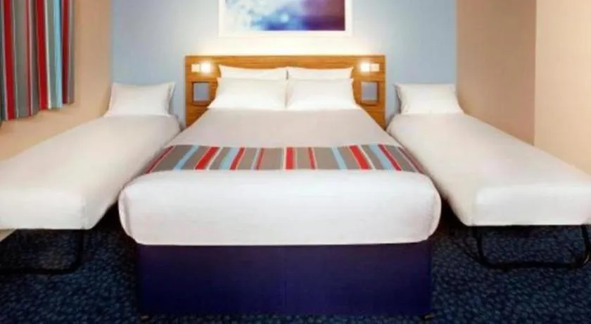Bed in Travelodge Shrewsbury Battlefield