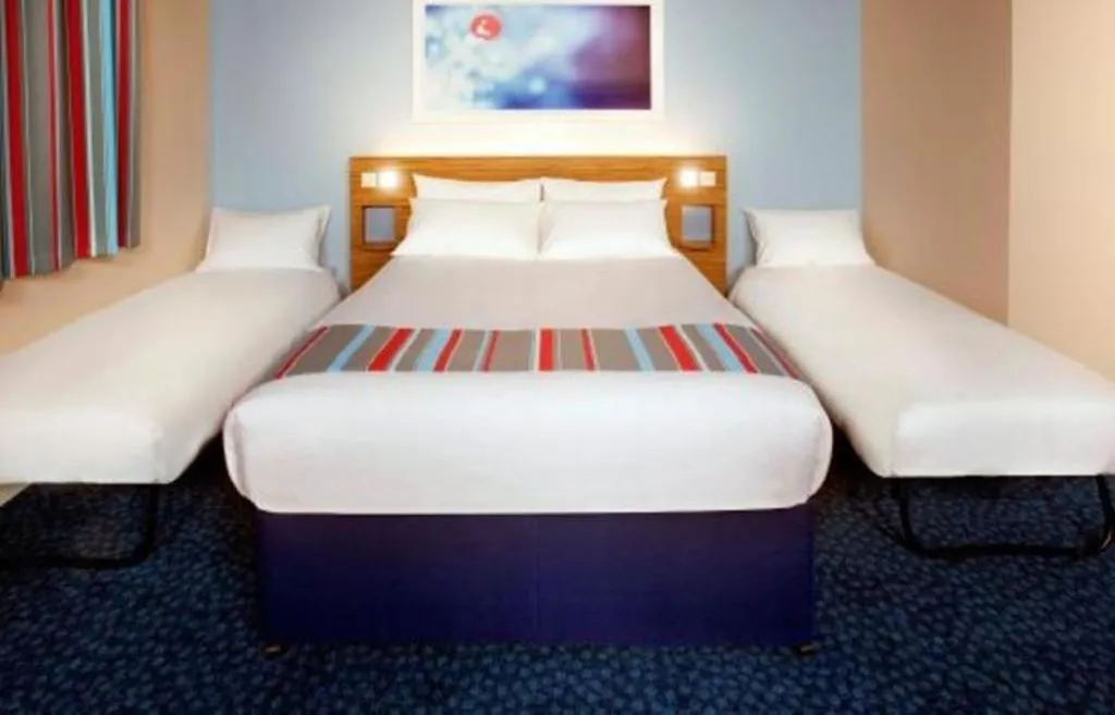 Bed in Travelodge Shrewsbury Battlefield
