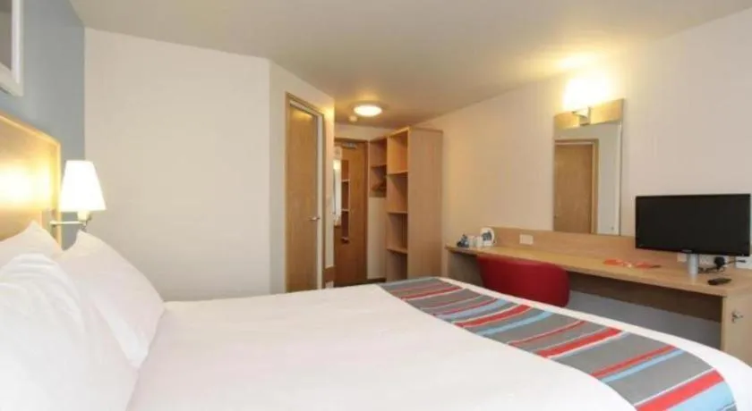 Bed in Travelodge Shrewsbury Battlefield