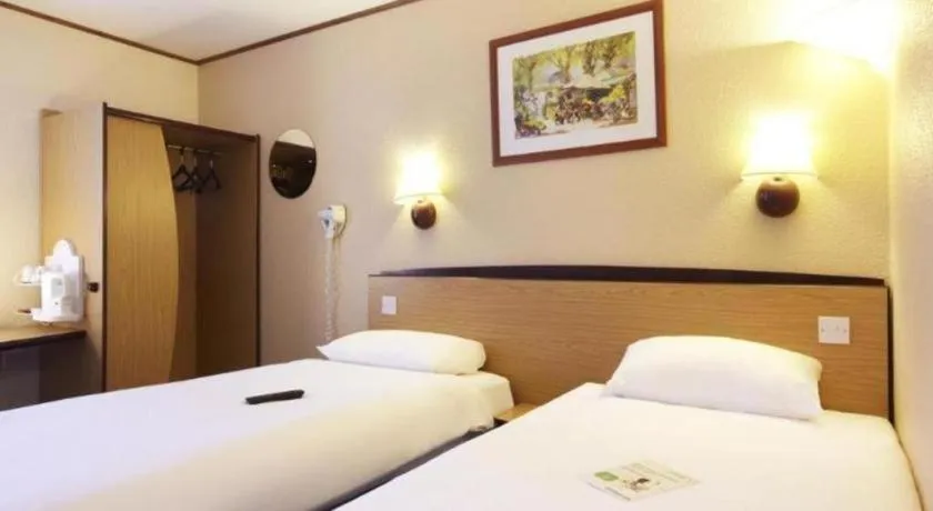 Bed in Travelodge Washington A1 (M) Northbound