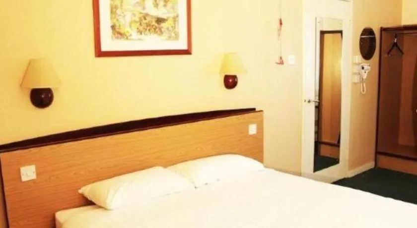 Bed in Travelodge Washington A1 (M) Northbound