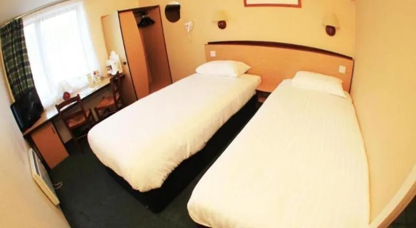 Bed in Travelodge Washington A1 (M) Northbound