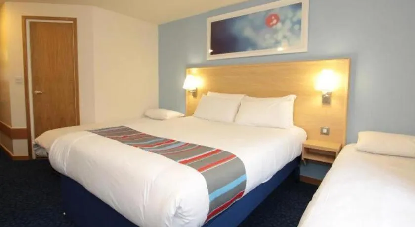 Bed in Travelodge Alton Four Marks