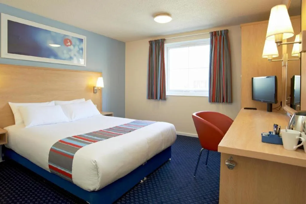 Bed in Travelodge Kinross M90