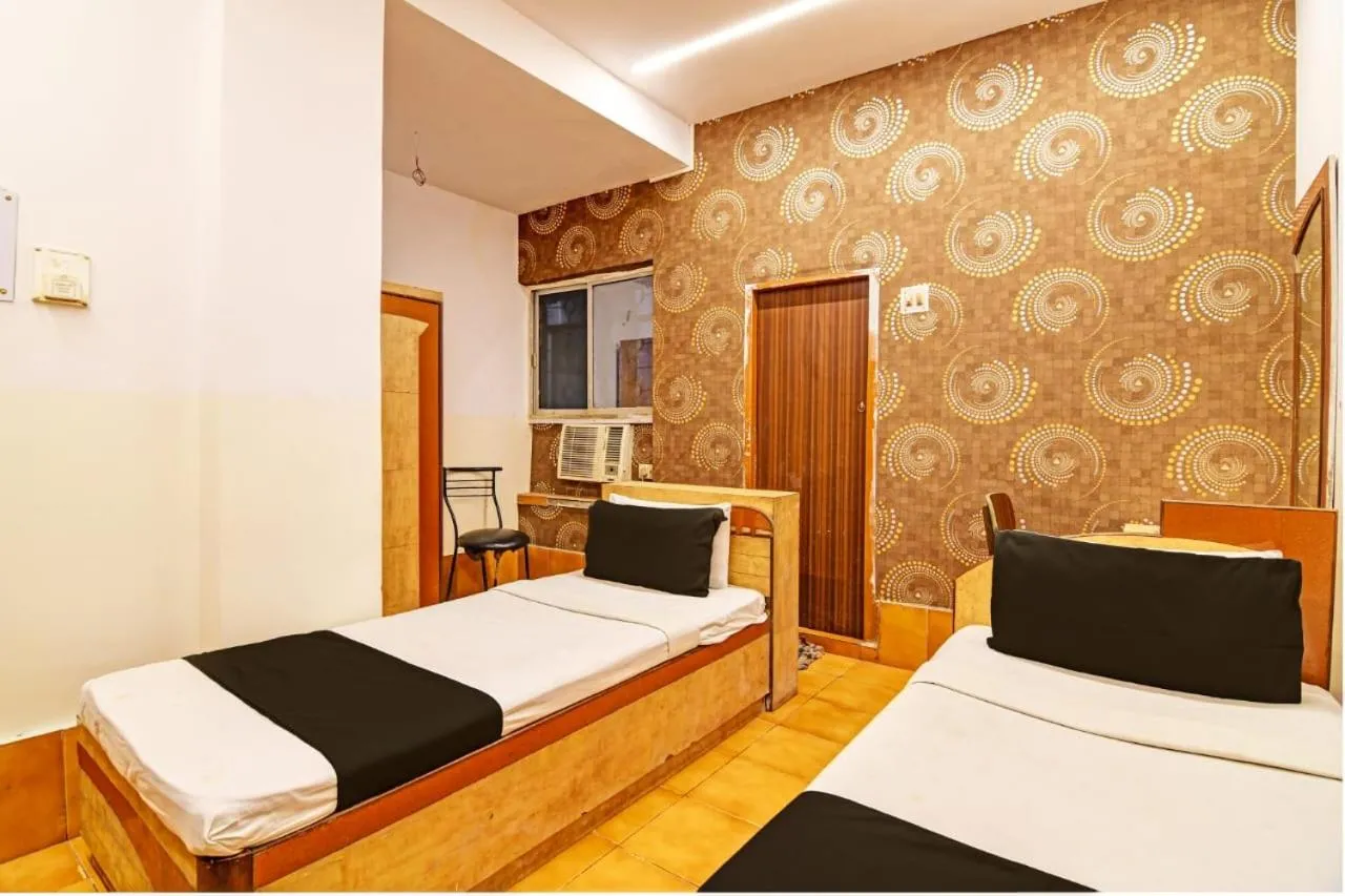 Bed in Dinar Hotel