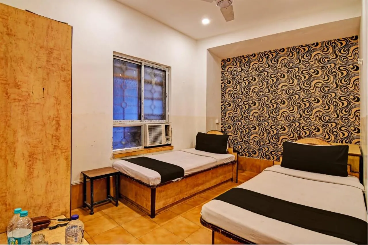 Bed in Dinar Hotel