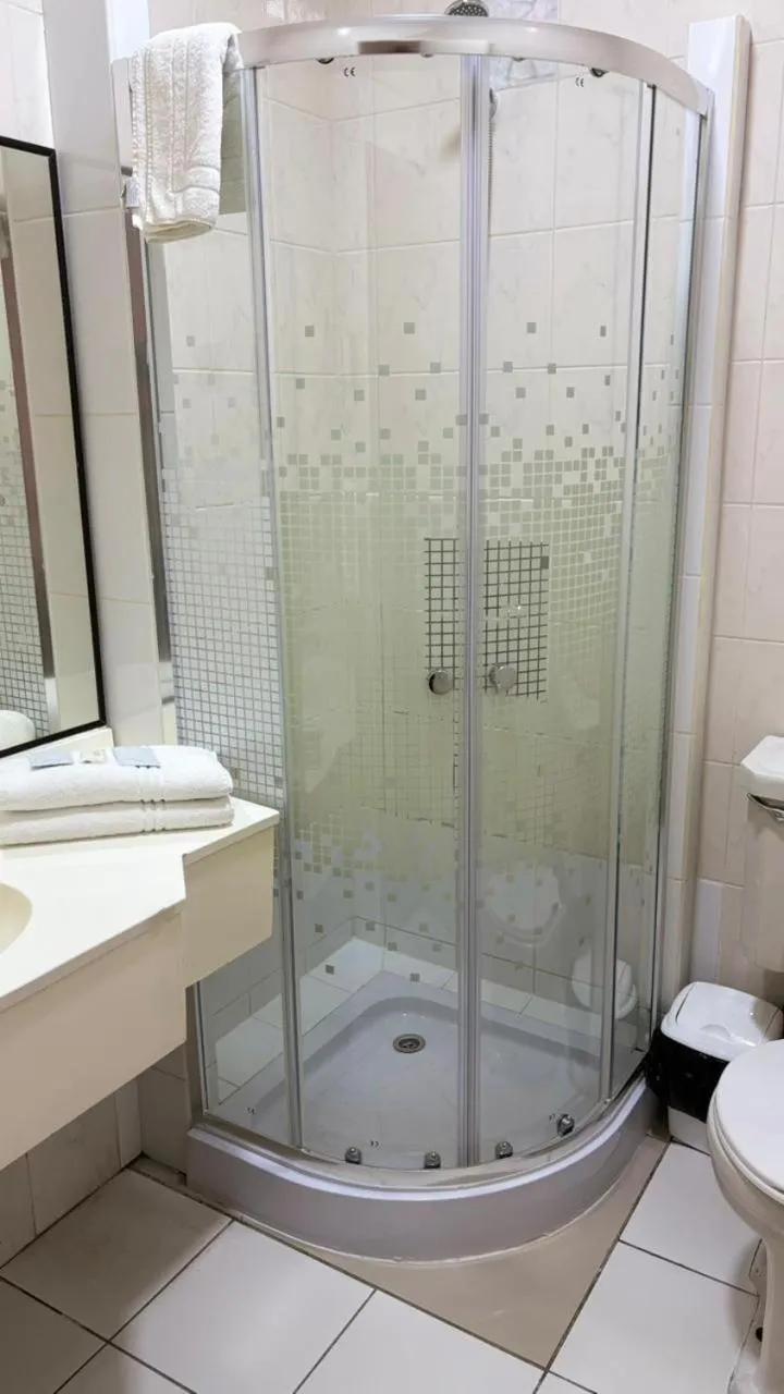 Shower in Hotel Vallenar