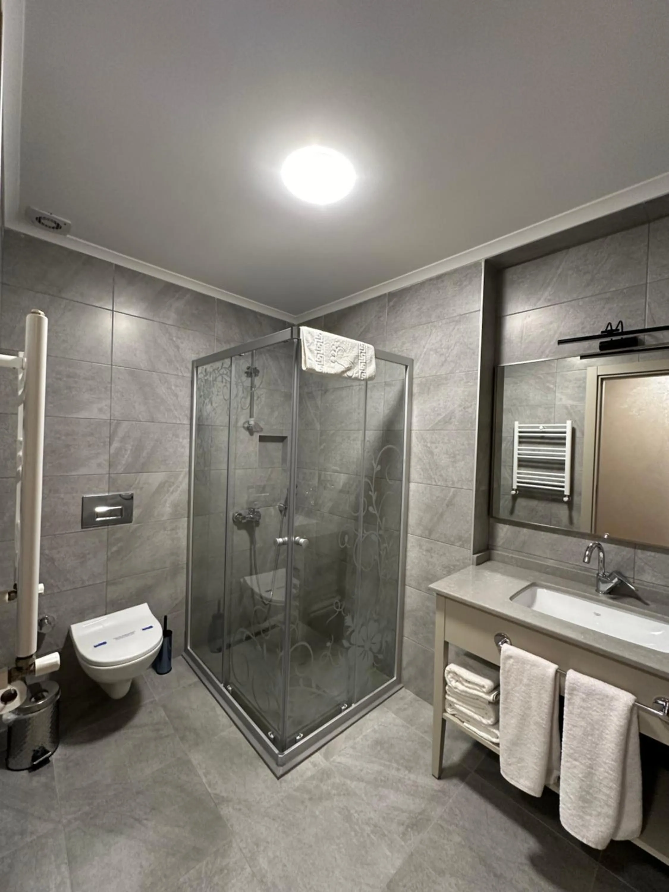 Shower in Kupeli Hotel